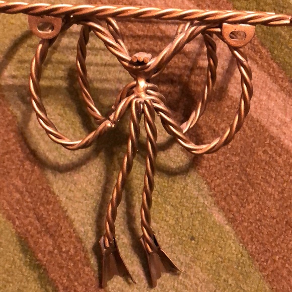 Vintage 1970’s boho Homco brass tone ribbon wall shelves - Picture 6 of 9